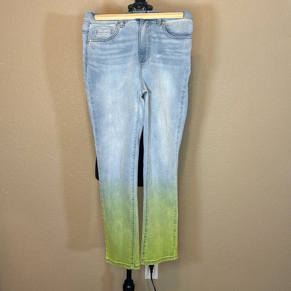 Ombré light blue to light green capris jean